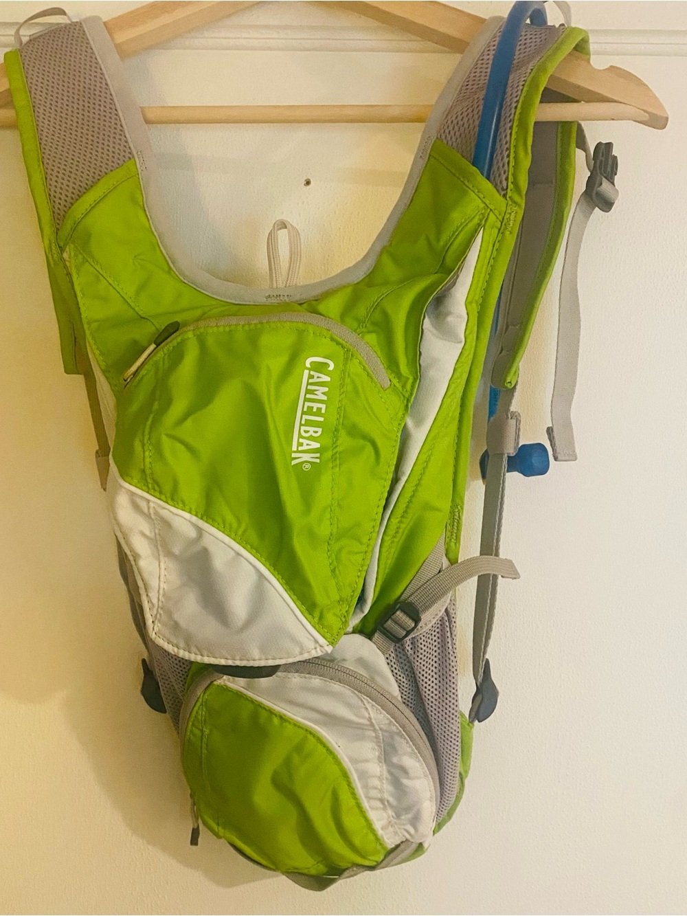 Camelbak Charm Women's
Hydration Pack 1.5L 50oz Green and White